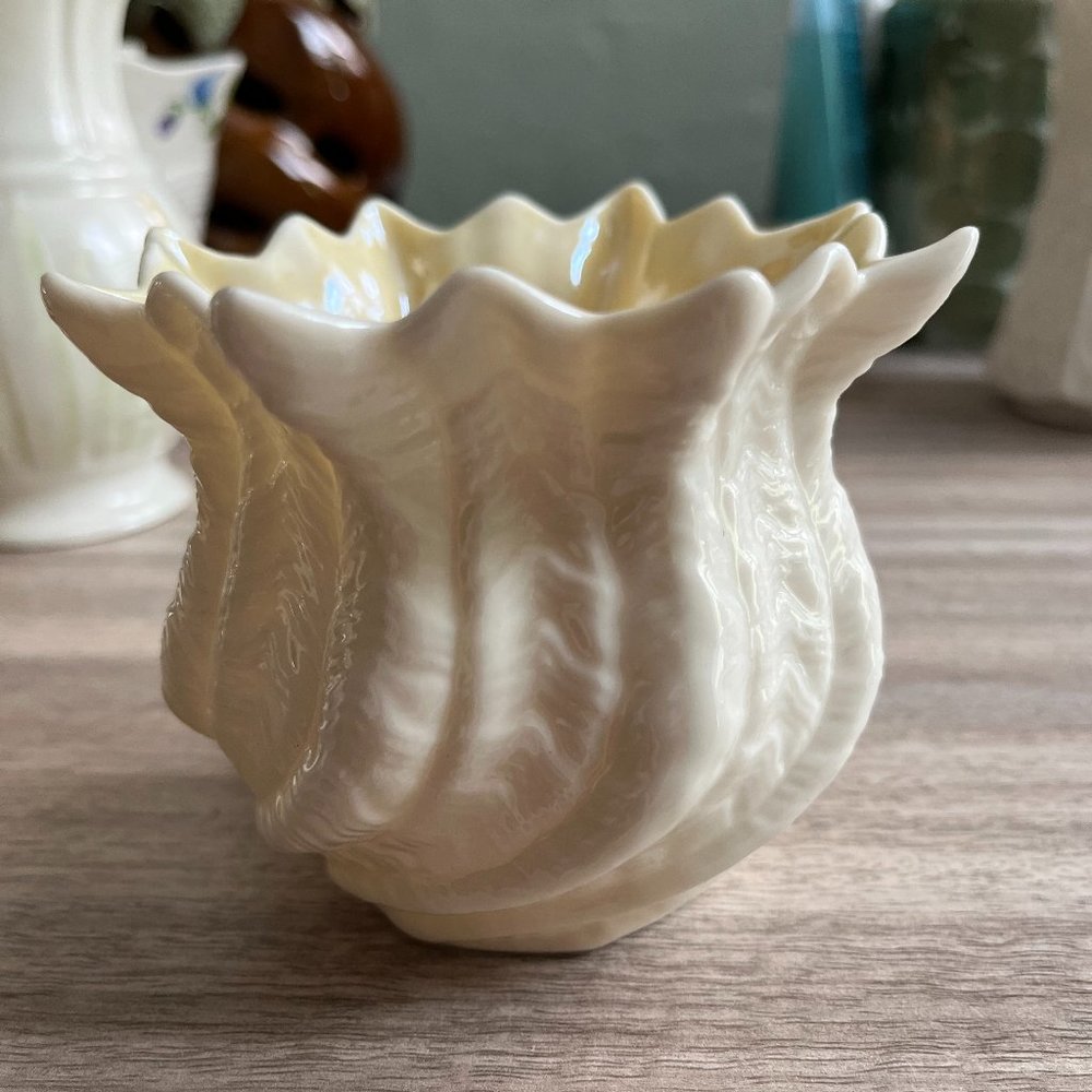 BELLEEK CLASSIC NEPTUNE TWISTED SHELL VASE 3 3/4 IN TALL